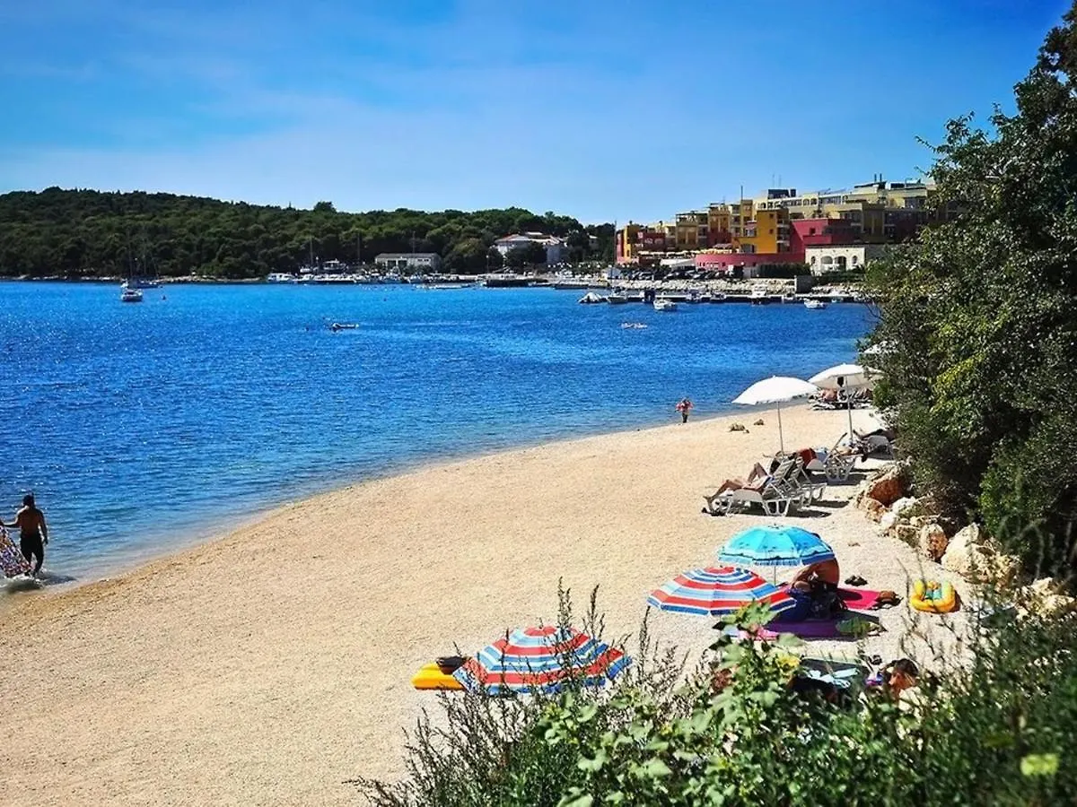 Apartment In Holiday Home With Private Pool Garden With Grill Airco And Wifi Banjole