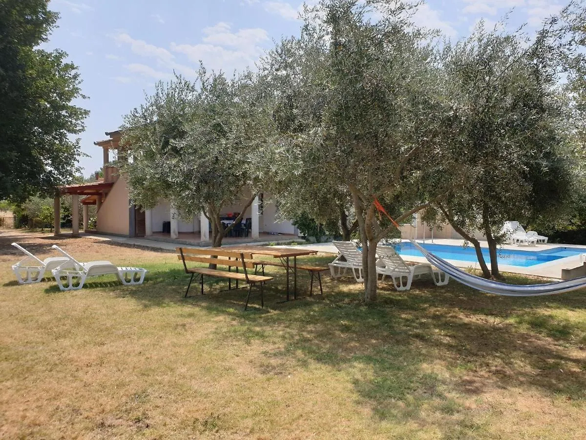 Apartment In Holiday Home With Private Pool Garden With Grill Airco And Wifi 0*, Banjole Croatia